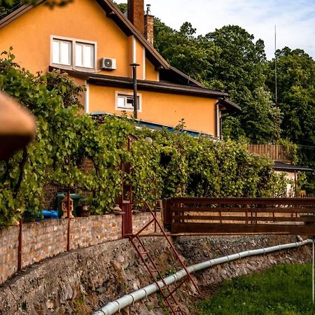 Restoran I Prenociste Egghus Hotell Nasice Exteriör bild