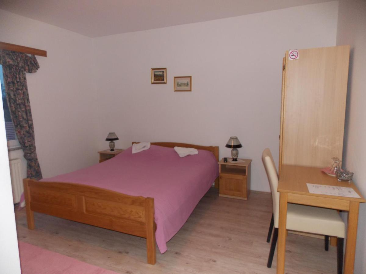 Restoran I Prenociste Egghus Hotell Nasice Exteriör bild