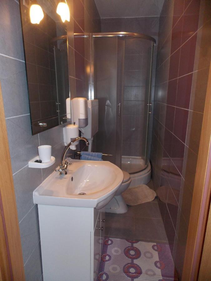 Restoran I Prenociste Egghus Hotell Nasice Exteriör bild