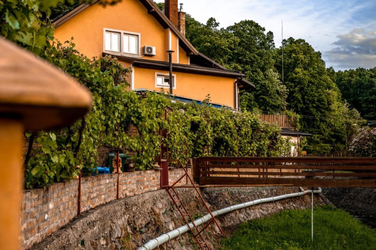 Restoran I Prenociste Egghus Hotell Nasice Exteriör bild