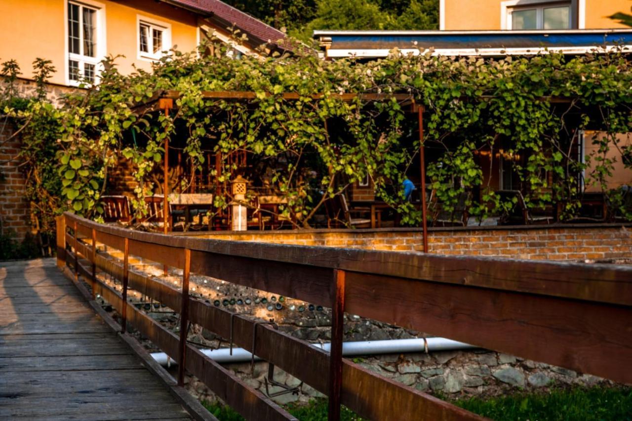 Restoran I Prenociste Egghus Hotell Nasice Exteriör bild