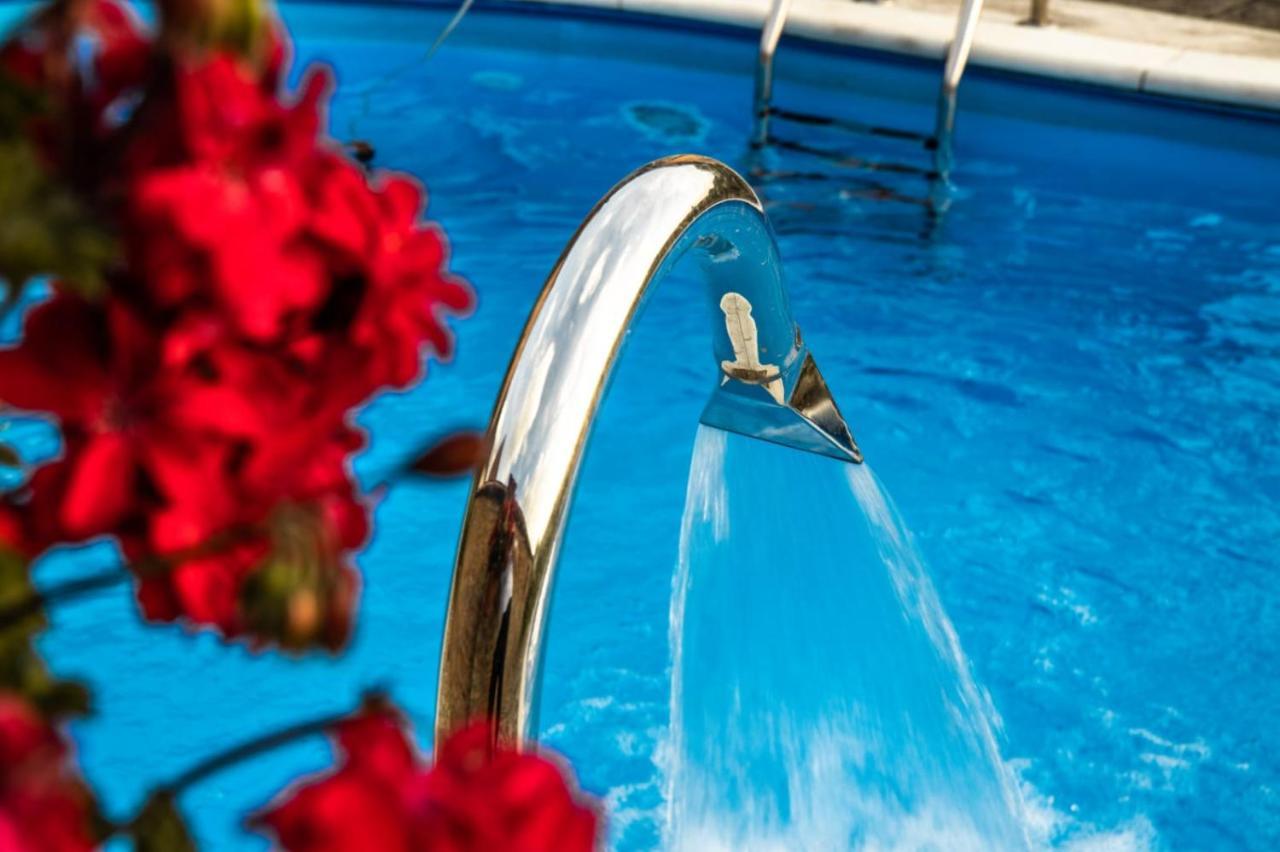 Restoran I Prenociste Egghus Hotell Nasice Exteriör bild